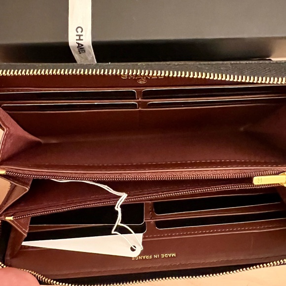 CHANEL Classic Long Zipped Wallet - Picture 5 of 7